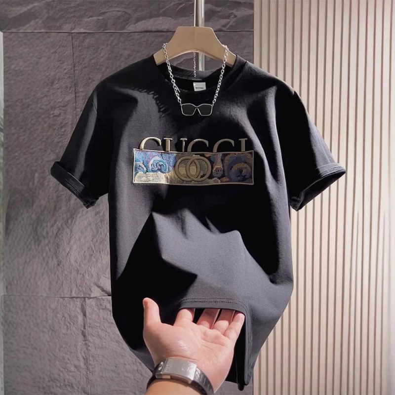 Two Sizing Signals, One Cotton Tee: Hands-On With the $7.31 Gucci Black Crewneck